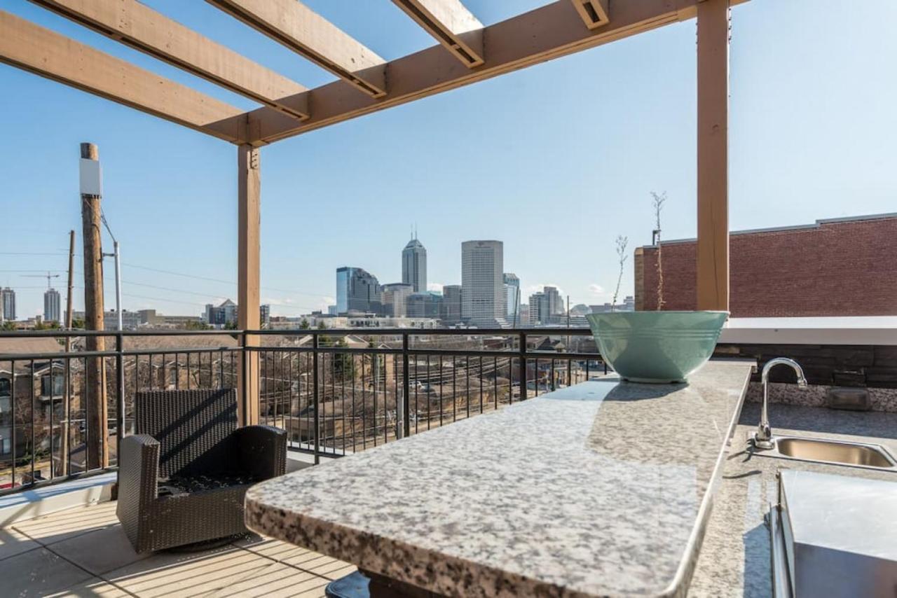 Downtown Indy Private Bedroom - Shared Indianapolis Exterior photo